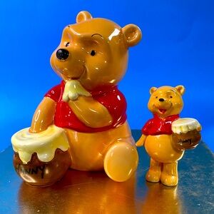Walt Disney Winnie The Pooh VTG HandPainted Porcelain Coin Bank & Figurine Japan